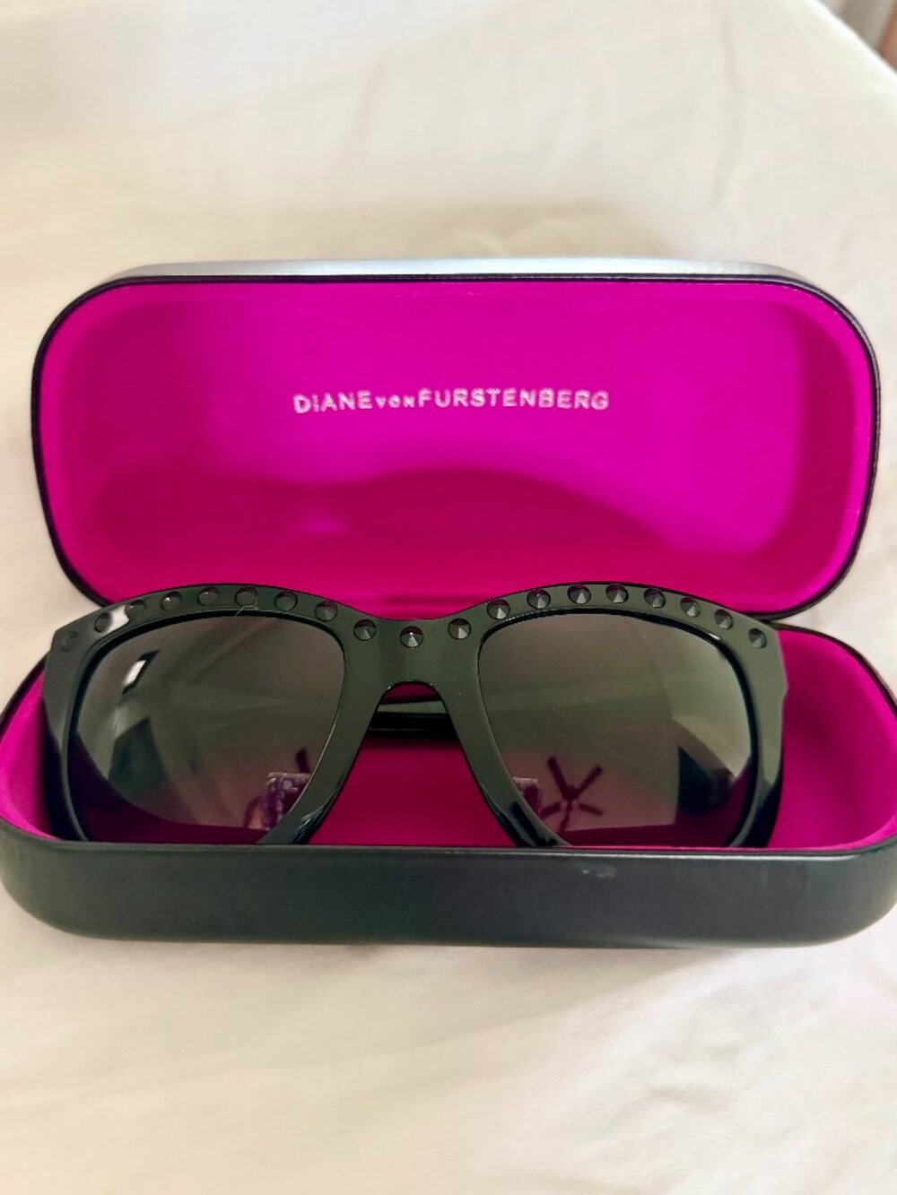 Diane von Furstenberg DVF Studded Cat Eye Sunglasses Black w/ Case